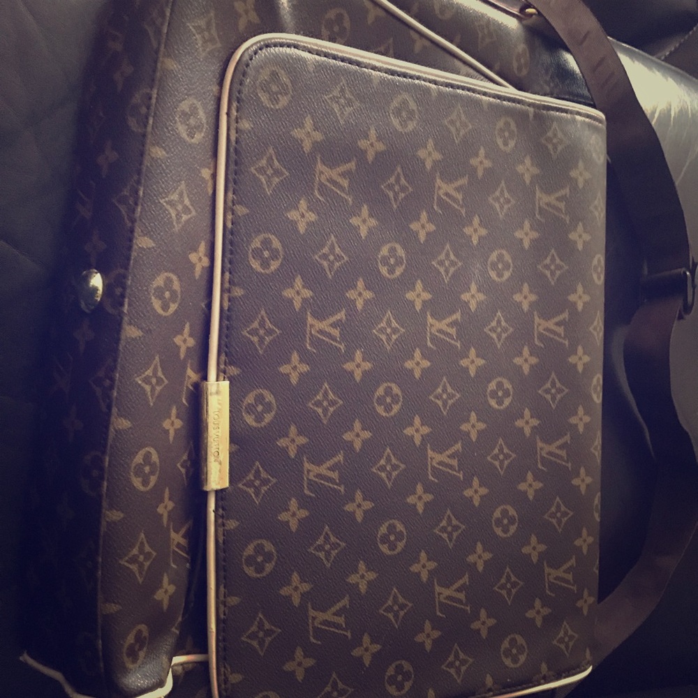 Luis Vuitton computer bag